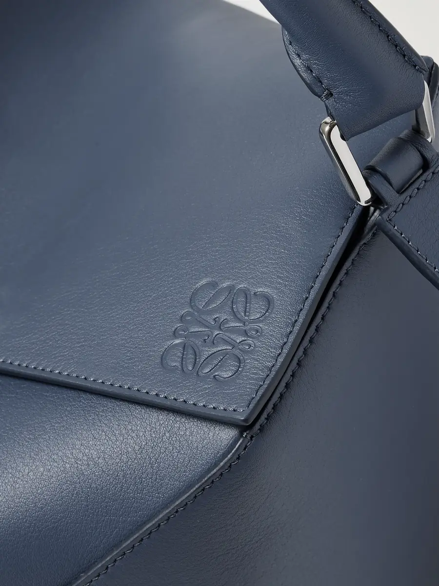 Loewe Puzzle Edge Large Logo-Debossed Leather Messenger Bag - Men | Thumbnail 4 Loewe Puzzle Edge Large Logo-Debossed Leather Messenger Bag - Men | Thumbnail 4