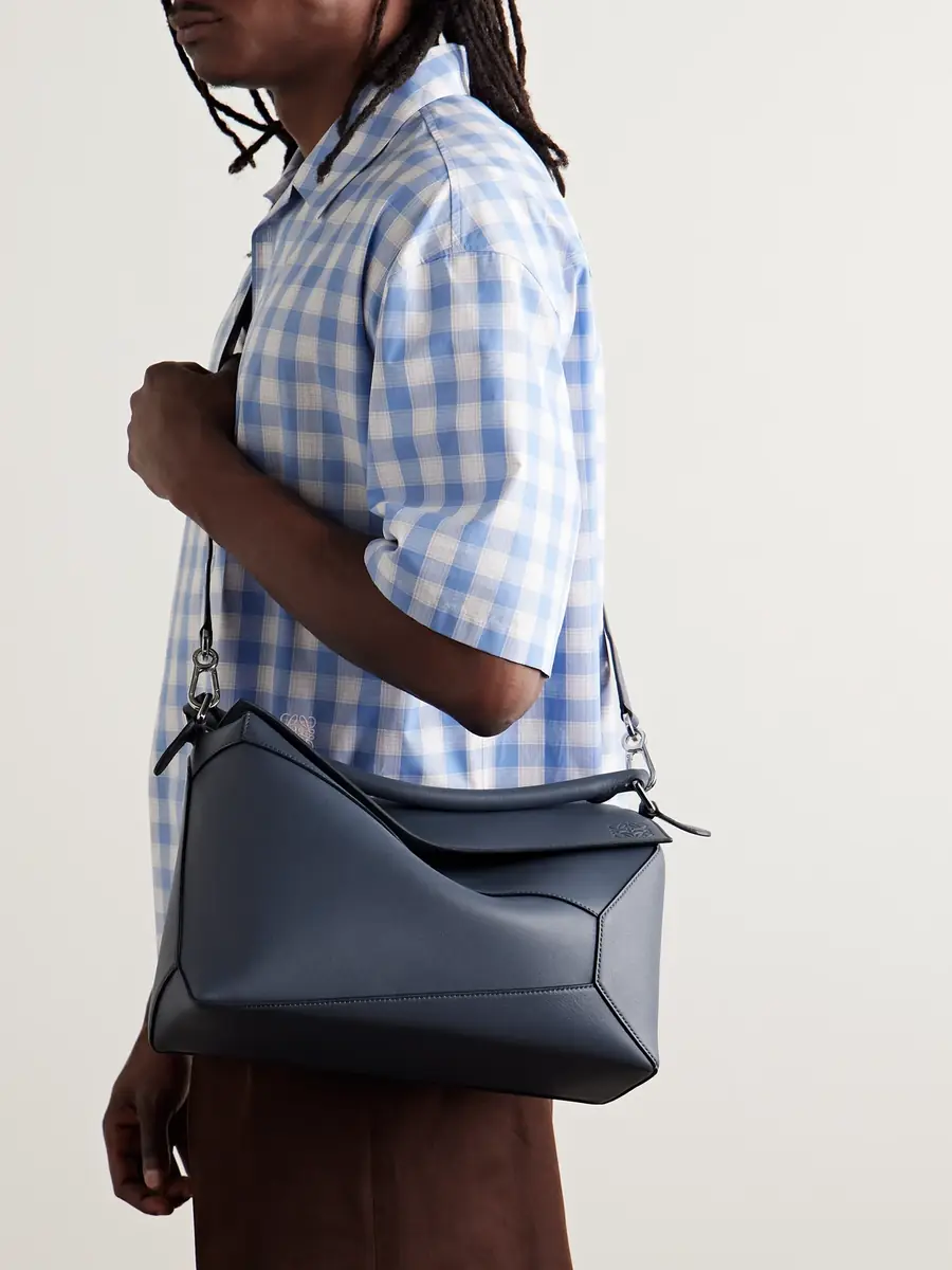 Loewe Puzzle Edge Large Logo-Debossed Leather Messenger Bag - Men | Thumbnail 6 Loewe Puzzle Edge Large Logo-Debossed Leather Messenger Bag - Men | Thumbnail 6