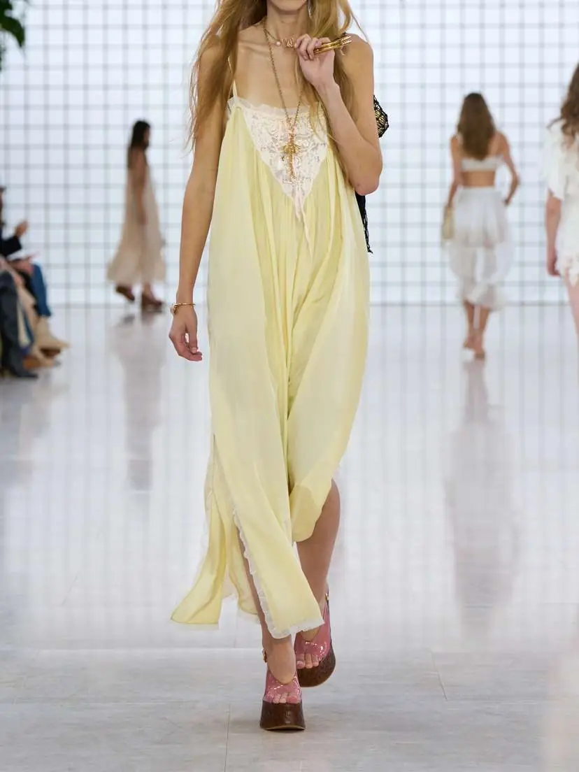Chloé Gathered Lace-trimmed Silk-habotai Midi Dress | Thumbnail 4