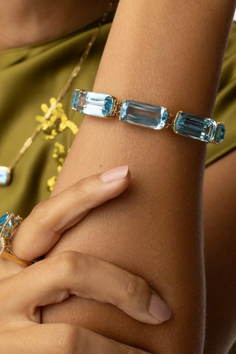 GOSHWARA Blue Topaz Single Line Gossip Bracelet | Thumbnail 4