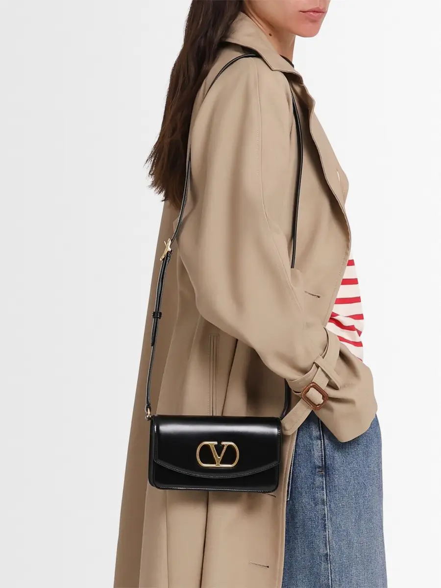 VALENTINO GARAVANI Small Shiny Leather Clutch | Thumbnail 2