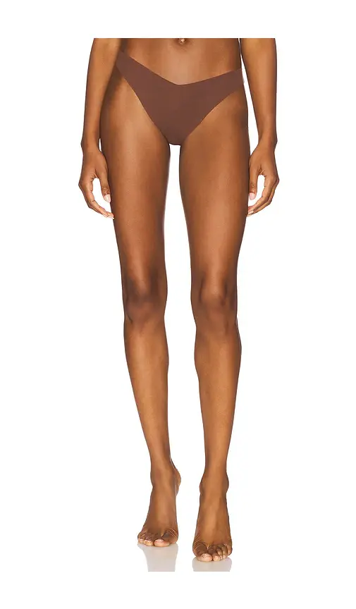 Journelle Estelle Thong | Image 1 Journelle Estelle Thong | Image 1
