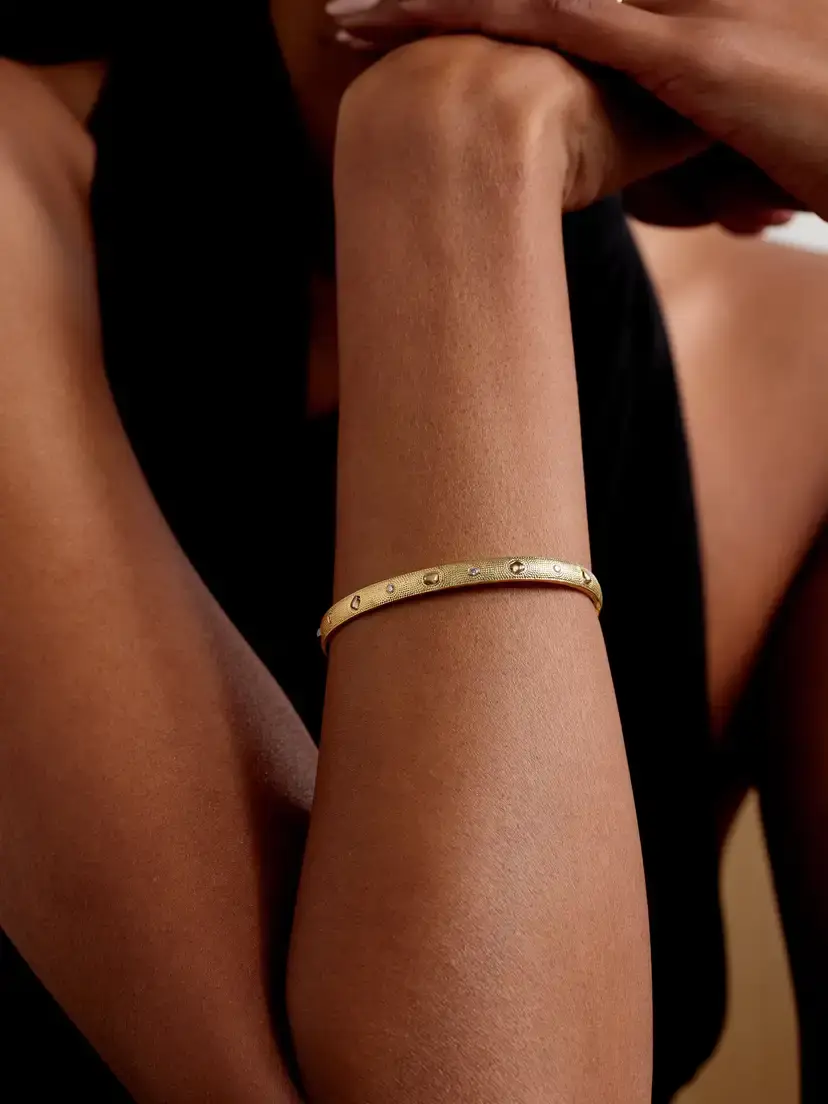 De Beers London Talisman 18-karat Gold Diamond Bangle | Thumbnail 2 De Beers London Talisman 18-karat Gold Diamond Bangle | Thumbnail 2