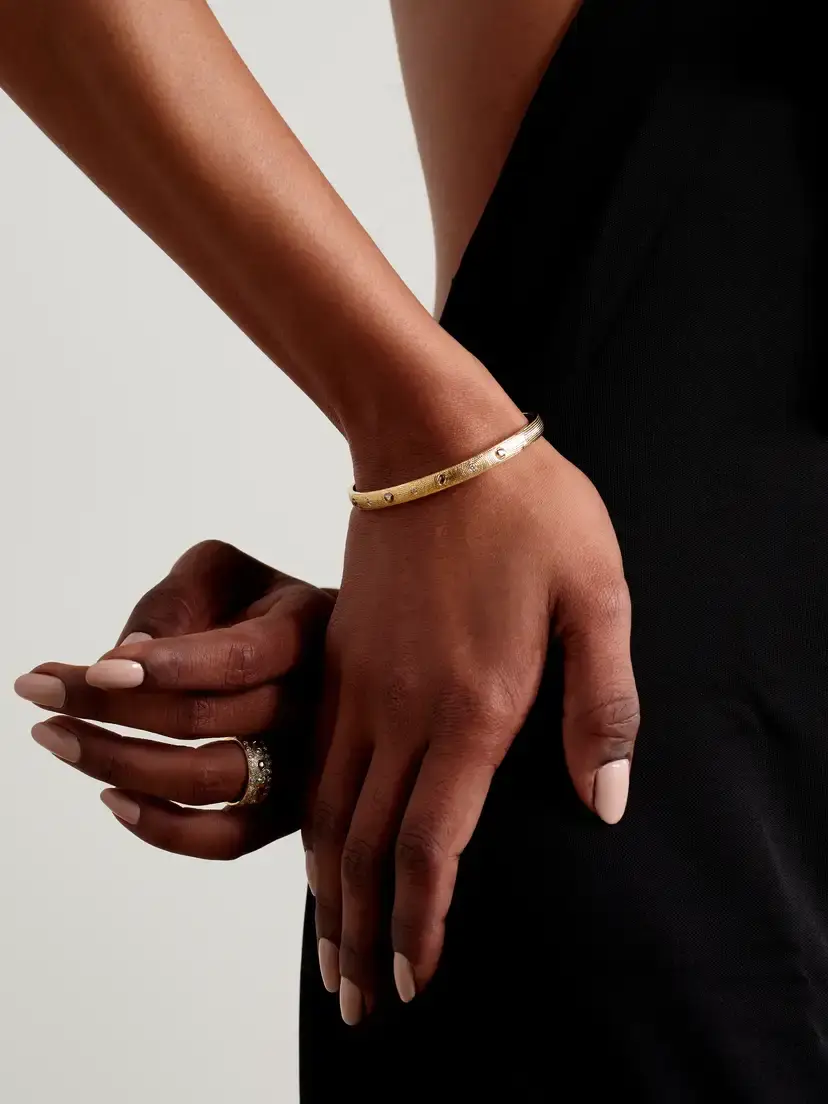 De Beers London Talisman 18-karat Gold Diamond Bangle | Thumbnail 4 De Beers London Talisman 18-karat Gold Diamond Bangle | Thumbnail 4