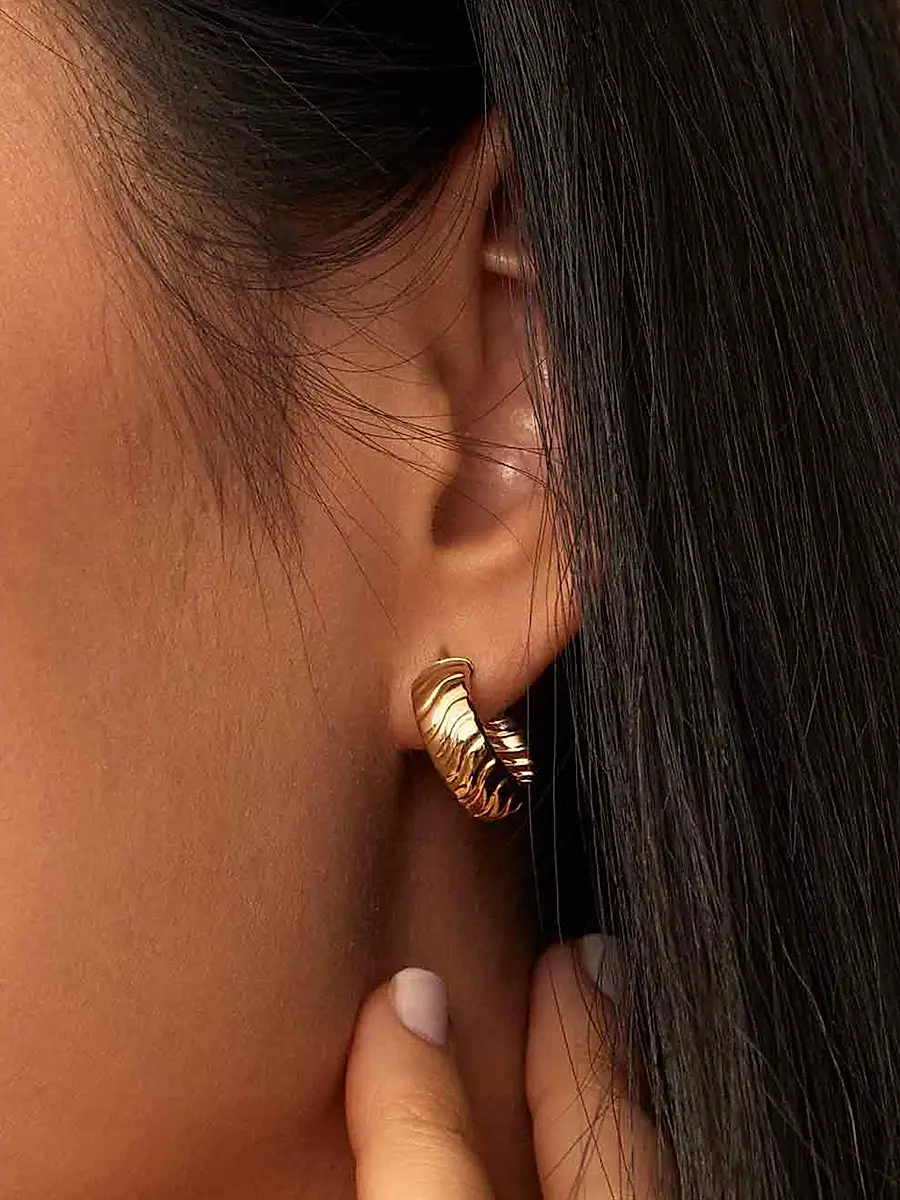 Oradina Women's 14K Yellow Gold Cobra Bold Hoops - Gold | Thumbnail 3 Oradina Women's 14K Yellow Gold Cobra Bold Hoops - Gold | Thumbnail 3