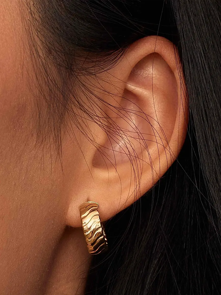 Oradina Women's 14K Yellow Gold Cobra Bold Hoops - Gold | Thumbnail 4 Oradina Women's 14K Yellow Gold Cobra Bold Hoops - Gold | Thumbnail 4