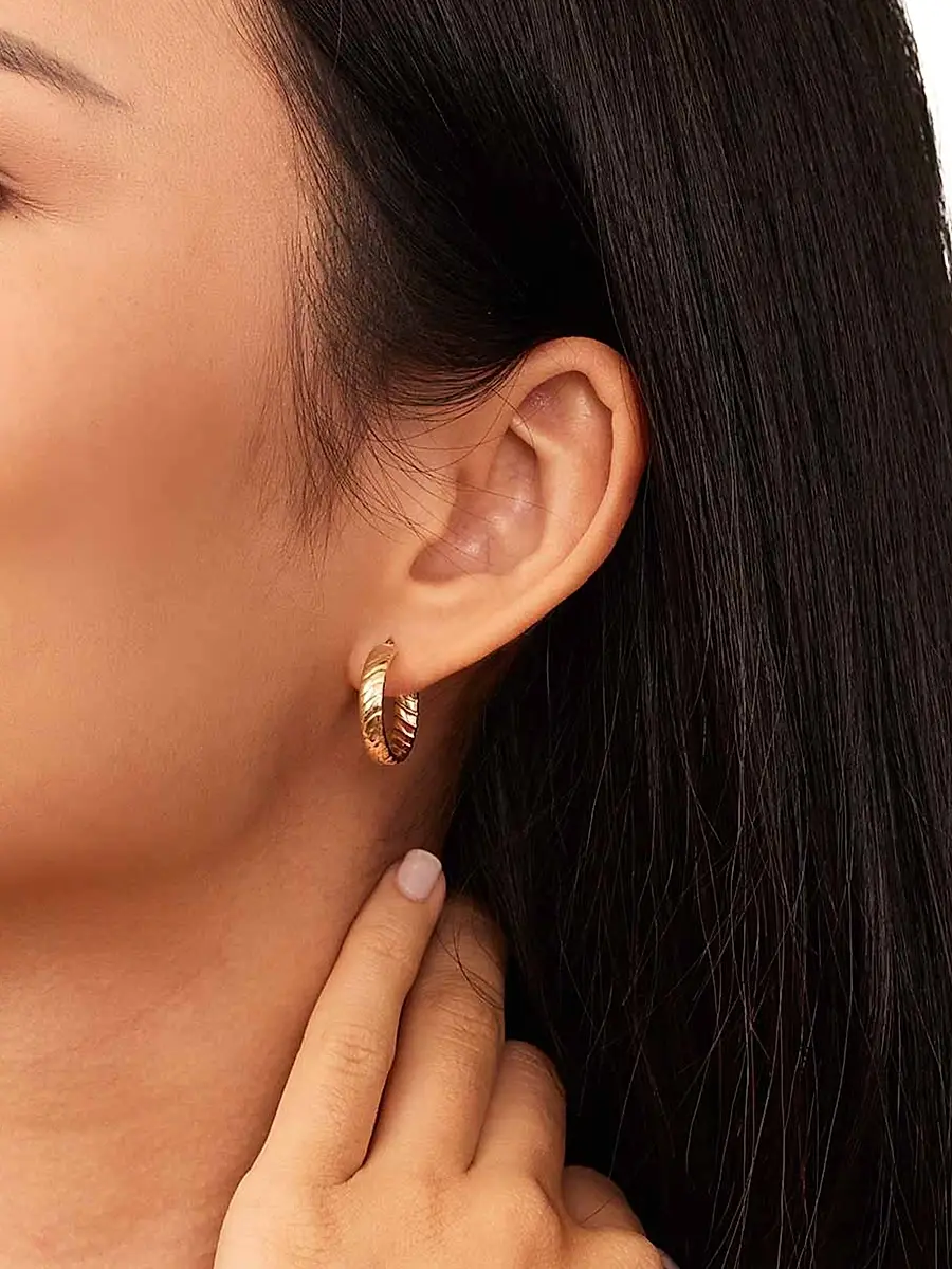 Oradina Women's 14K Yellow Gold Cobra Hoops | Thumbnail 4