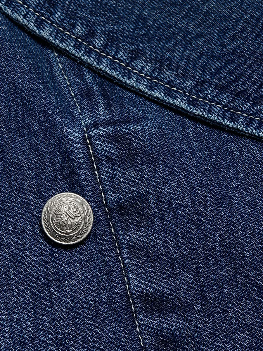 L'Agence Women's Maddox Cropped Double-Breasted Denim Jacket | Thumbnail 7 L'Agence Women's Maddox Cropped Double-Breasted Denim Jacket | Thumbnail 7