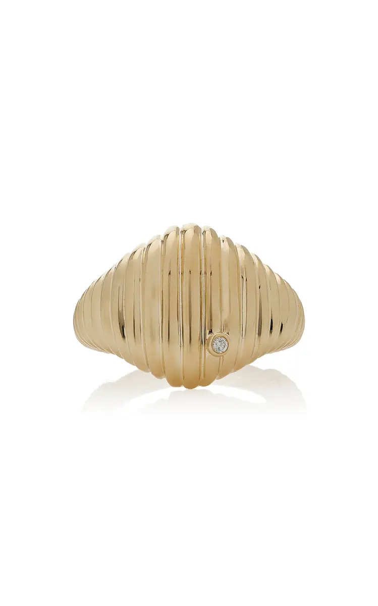 Yvonne Léon Berlingot 9K Yellow Gold Diamond Signet Ring | Thumbnail 6 Yvonne Léon Berlingot 9K Yellow Gold Diamond Signet Ring | Thumbnail 6