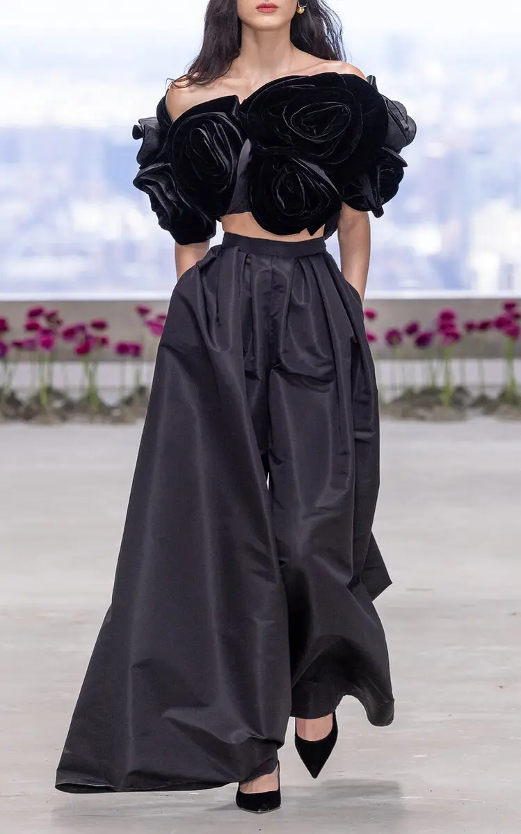 Carolina Herrera Flower-Detailed Velvet Top | Thumbnail 5 Carolina Herrera Flower-Detailed Velvet Top | Thumbnail 5