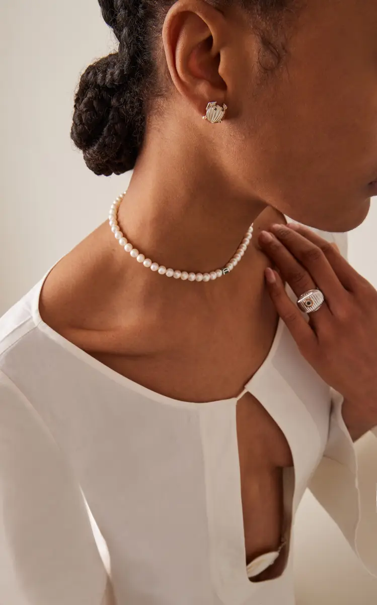 Yvonne Léon Mother Of Pearl Crab Single Earring | Thumbnail 2 Yvonne Léon Mother Of Pearl Crab Single Earring | Thumbnail 2
