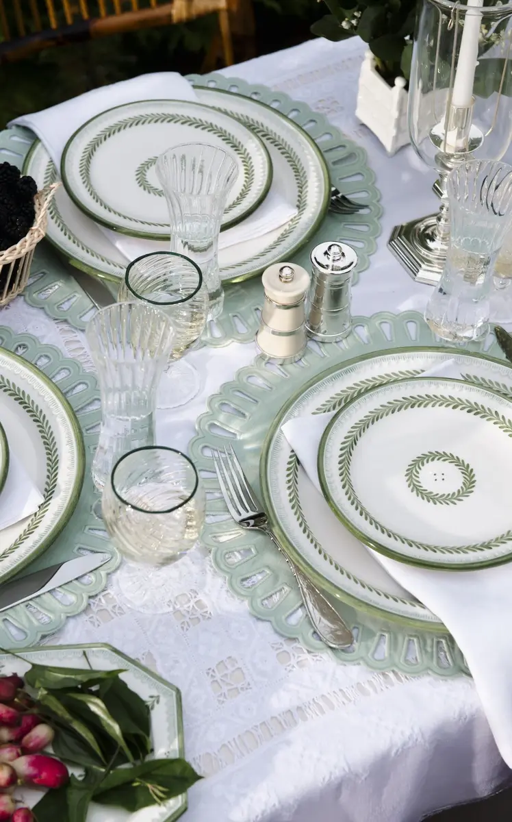 Moda Domus Set-of-Two Leaf-Painted Creamware Dinner Plates | Thumbnail 3 Moda Domus Set-of-Two Leaf-Painted Creamware Dinner Plates | Thumbnail 3
