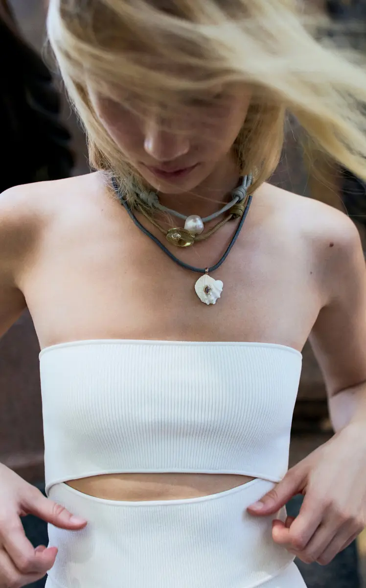 DEZSO BY SARA BELTRÁN Shell and Sillimanite Necklace | Thumbnail 2