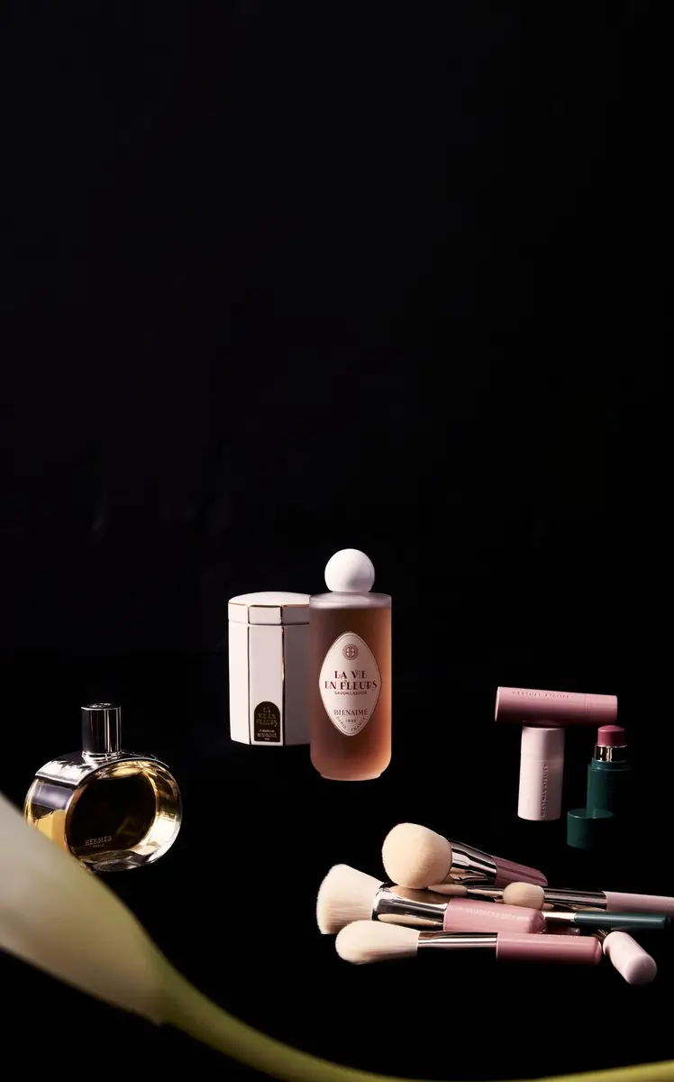 Bienaimé Exclusive La Vie En Fleurs Powder Room Set | Thumbnail 2 Bienaimé Exclusive La Vie En Fleurs Powder Room Set | Thumbnail 2