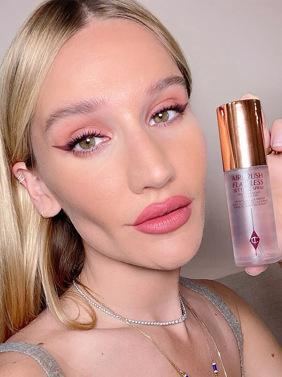 Charlotte Tilbury Women's Airbrush Flawless Setting Spray 1.1 oz | Thumbnail 4 Charlotte Tilbury Women's Airbrush Flawless Setting Spray 1.1 oz | Thumbnail 4