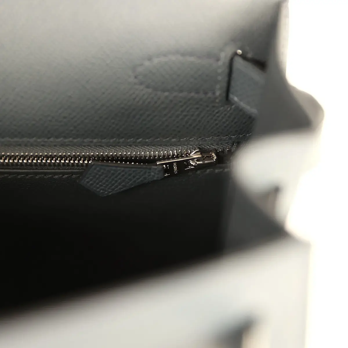 HERMÈS Hermes Kelly Sellier 28 Gris Misty Epsom Palladium Hardware | Thumbnail 9 HERMÈS Hermes Kelly Sellier 28 Gris Misty Epsom Palladium Hardware | Thumbnail 9