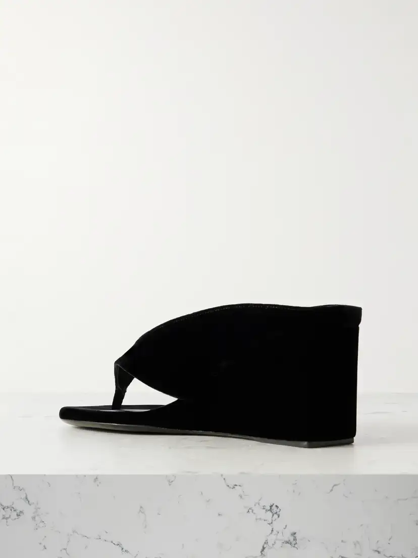 Alaïa Tong 75 Velvet Wedge Sandals | Thumbnail 3 Alaïa Tong 75 Velvet Wedge Sandals | Thumbnail 3