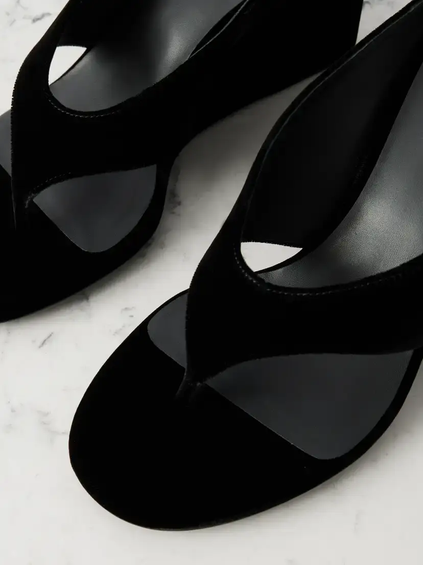 Alaïa Tong 75 Velvet Wedge Sandals | Thumbnail 4 Alaïa Tong 75 Velvet Wedge Sandals | Thumbnail 4