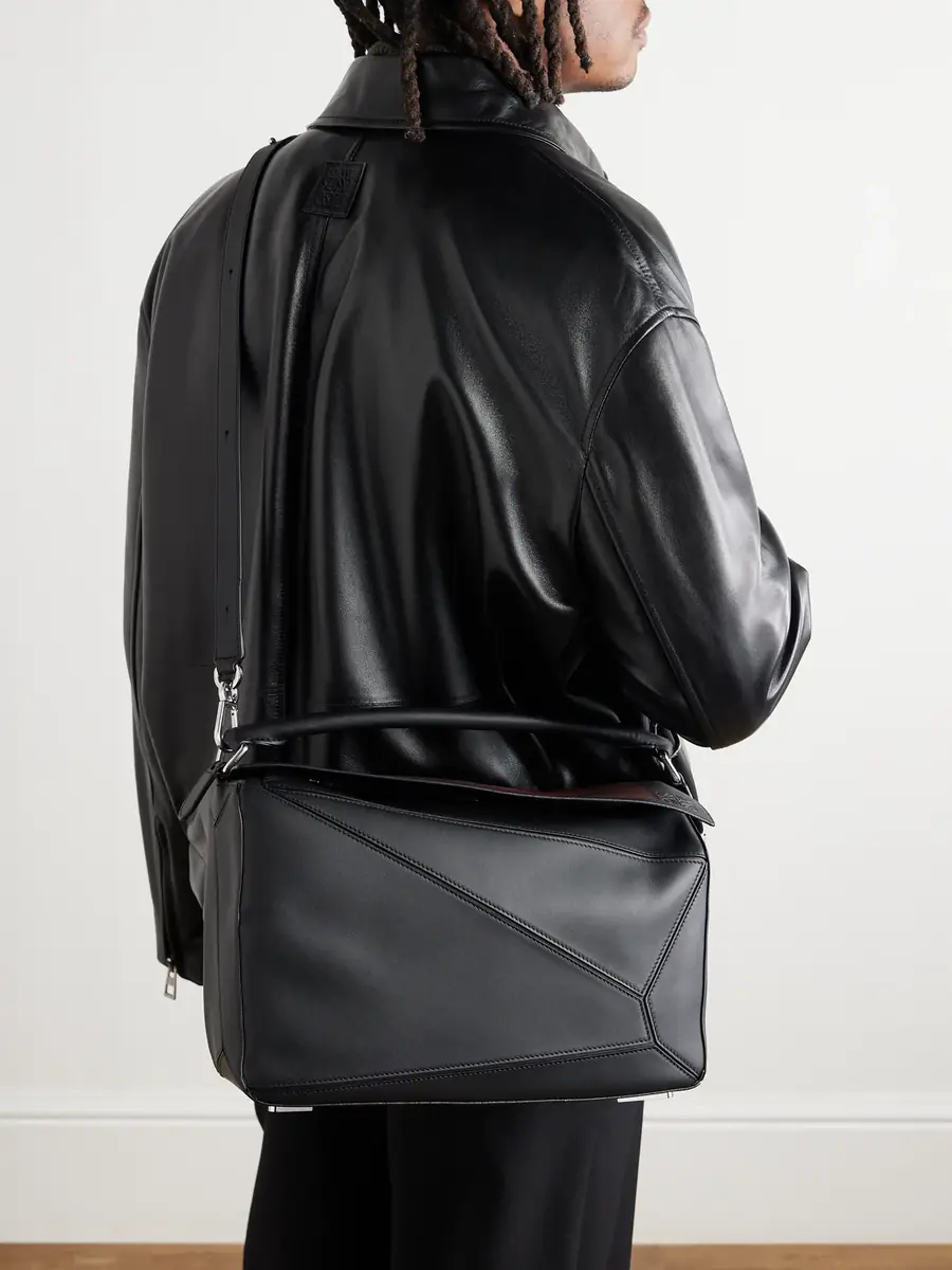 Loewe Albers Puzzle Edge Large Logo-Debossed Leather Messenger Bag - Men | Thumbnail 2 Loewe Albers Puzzle Edge Large Logo-Debossed Leather Messenger Bag - Men | Thumbnail 2