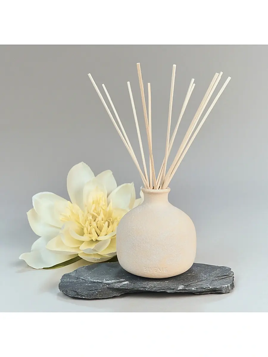 Blueme Balance Whire Lotus & Tea Ceramic Reed Diffuser | Thumbnail 2 Blueme Balance Whire Lotus & Tea Ceramic Reed Diffuser | Thumbnail 2