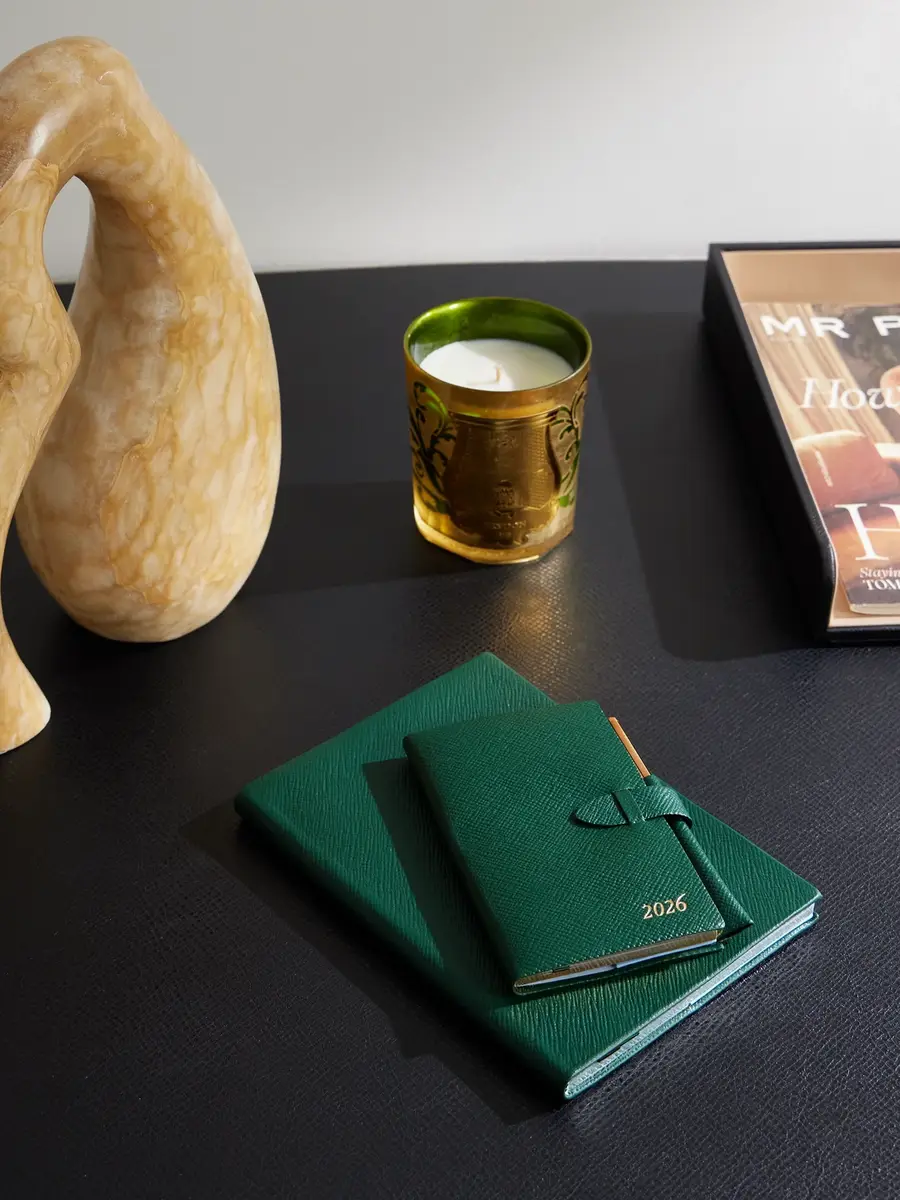 Smythson Panama Cross-Grain Leather 2026 Weekly Diary with Pencil - Men | Thumbnail 2 Smythson Panama Cross-Grain Leather 2026 Weekly Diary with Pencil - Men | Thumbnail 2