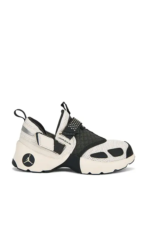 Jordan Trunner Lx Sneaker | Image 1 Jordan Trunner Lx Sneaker | Image 1
