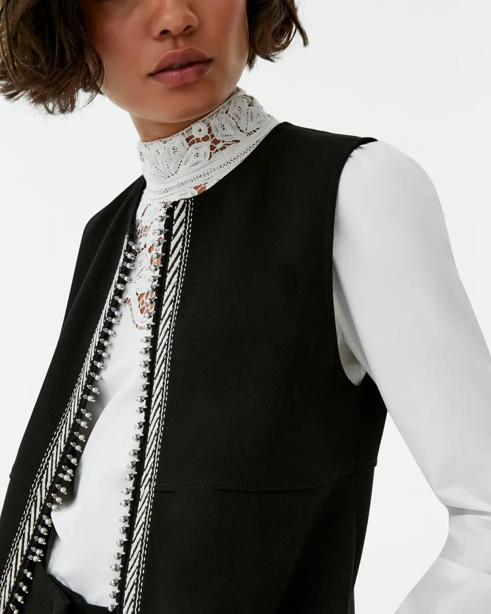 Emporio Sirenuse Felix Vest in Black Assam | Thumbnail 2