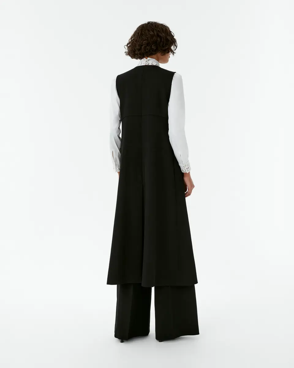 Emporio Sirenuse Felix Vest in Black Assam | Thumbnail 3