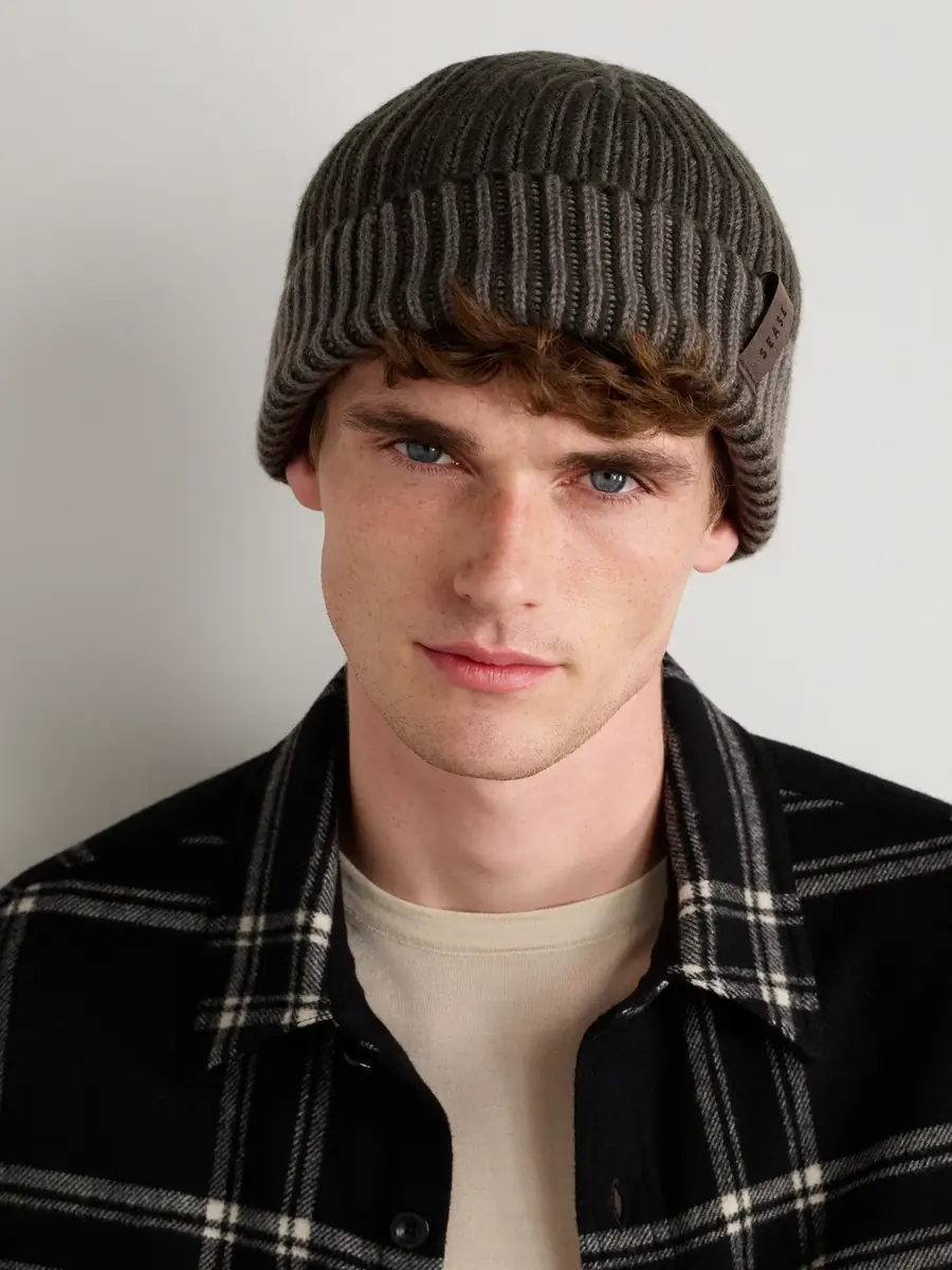 Sease Dinghy Reversible Ribbed Cashmere Beanie - Men | Thumbnail 2