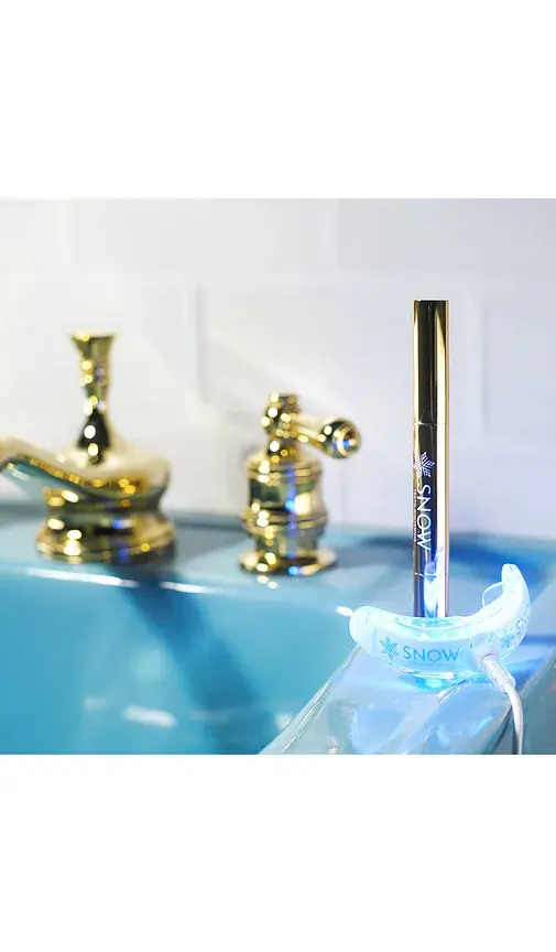 SNOW Extra-Strength Teeth Whitening Gold Wand Serum | Thumbnail 2