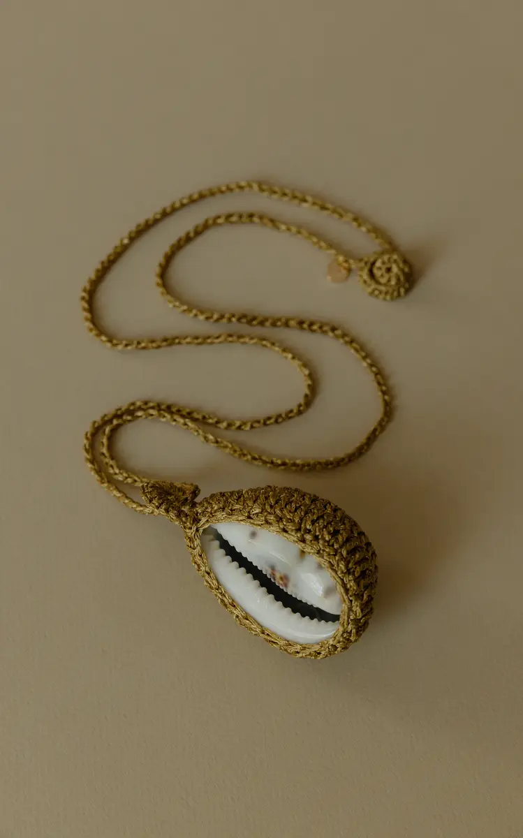 RENATA.Q Praea Seashell Necklace | Thumbnail 5
