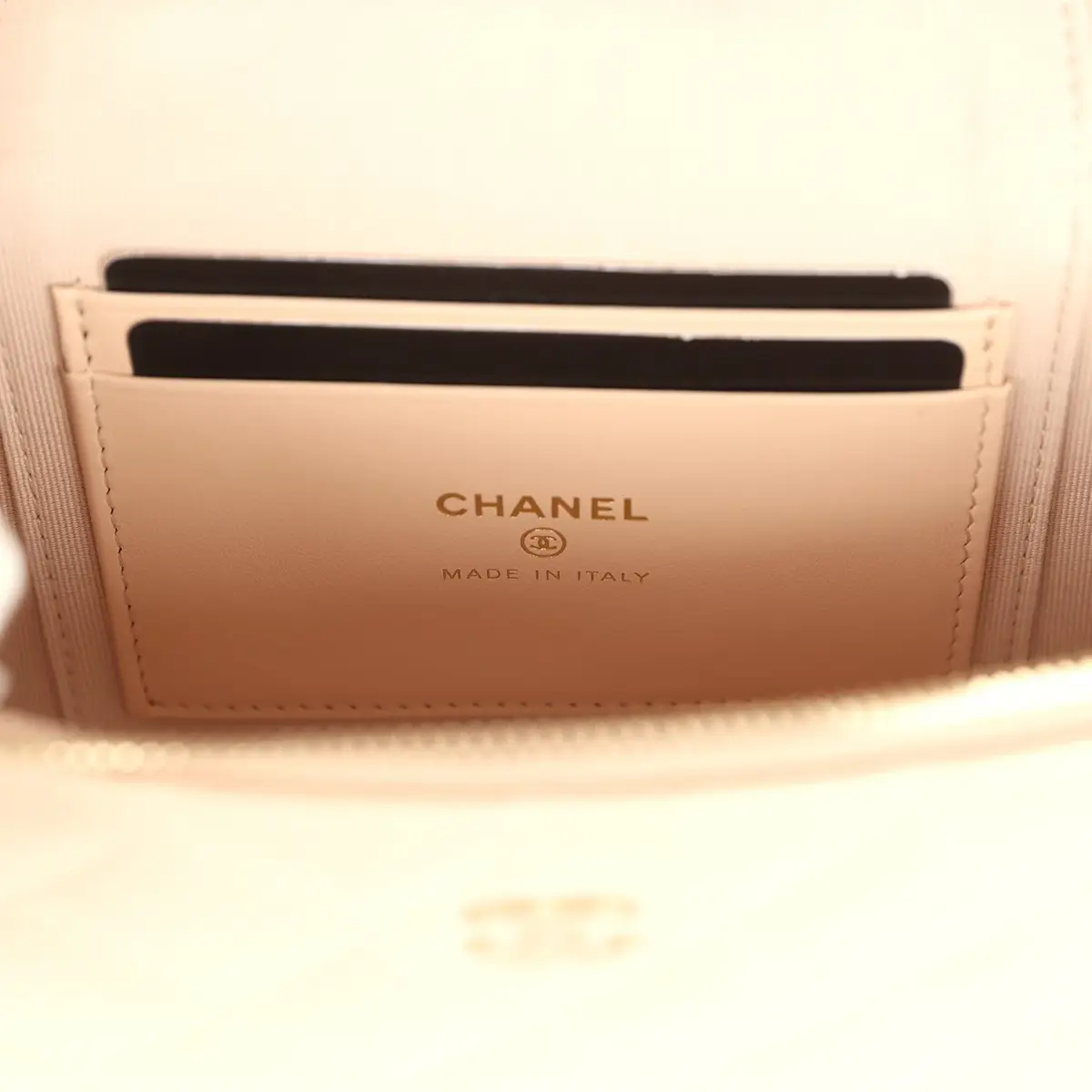 Chanel Chanel Top Handle Long Vanity Case with Chain Light Beige Shiny Caviar Light Gold Hardware | Thumbnail 10