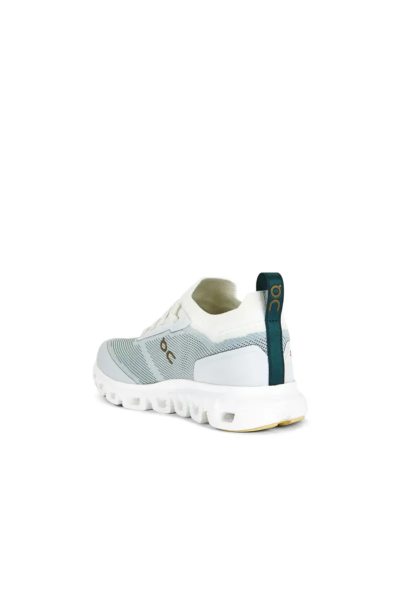 ON Cloud 6 Versa Sneakers | Thumbnail 3