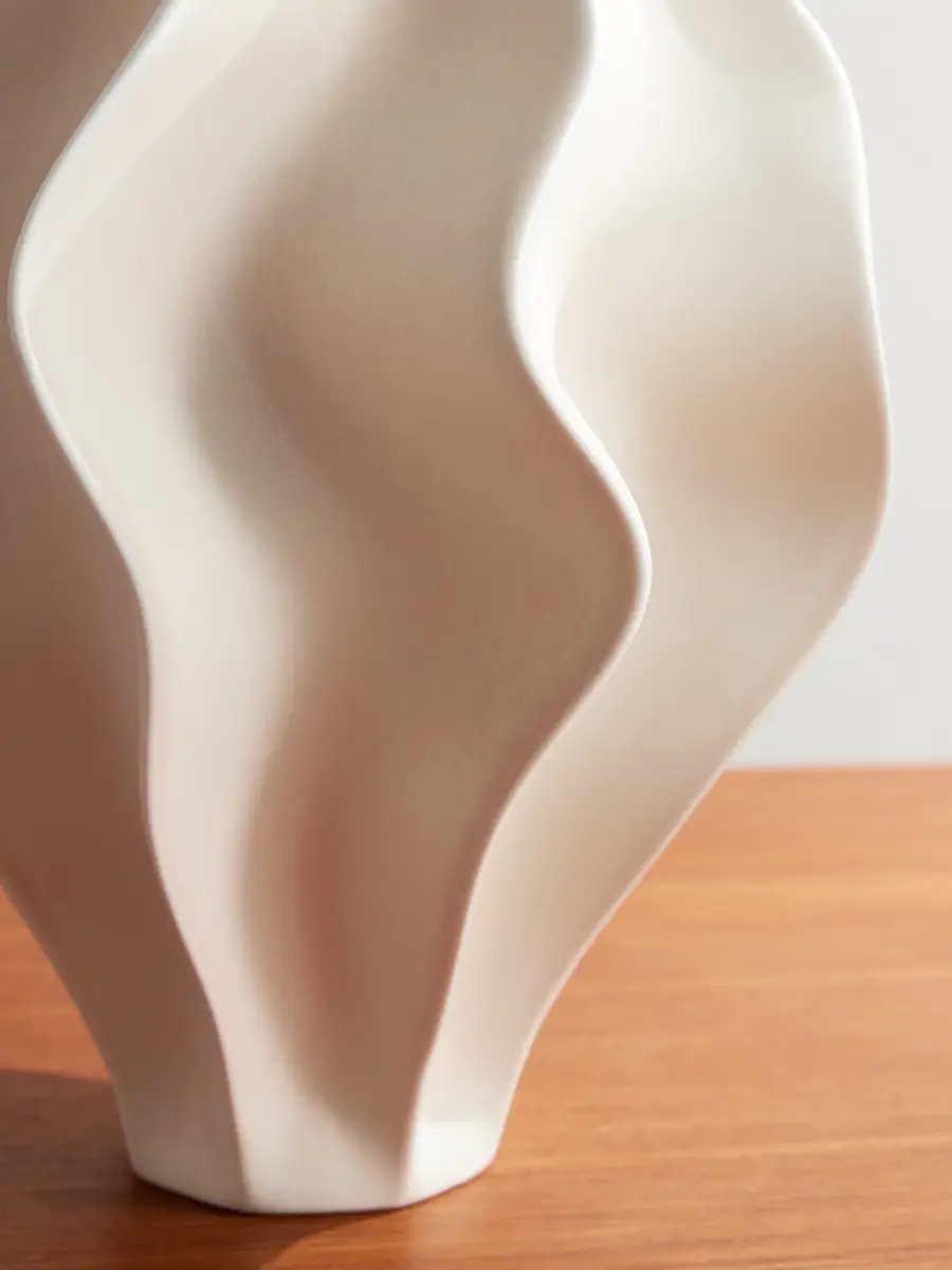 L'Objet Douro Porcelain Vase - Men | Thumbnail 3 L'Objet Douro Porcelain Vase - Men | Thumbnail 3