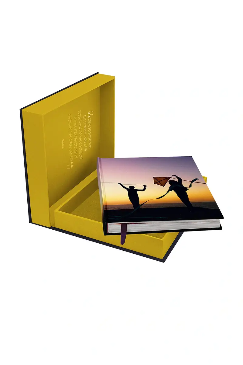 ASSOULINE Louis Vuitton: Virgil Abloh (Ultimate Edition) | Thumbnail 6 ASSOULINE Louis Vuitton: Virgil Abloh (Ultimate Edition) | Thumbnail 6