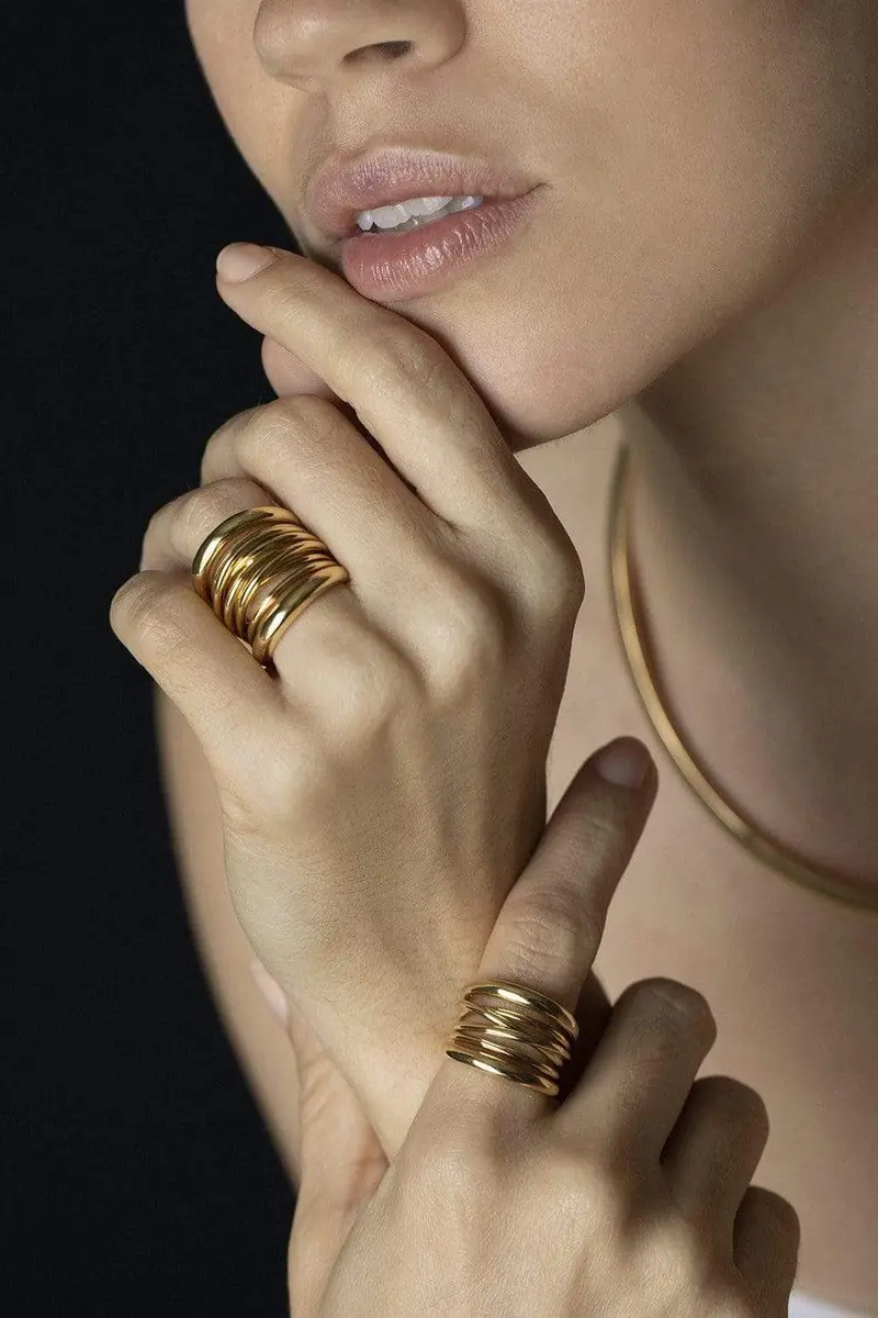 SIDNEY GARBER Polished Scribble Band Ring - Yellow Gold | Thumbnail 2