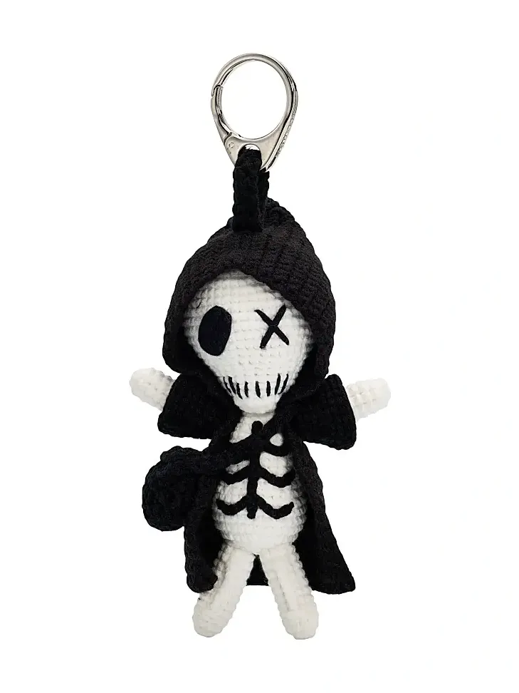 Women's Avant-Garde Crochet Charm Women's Avant-Garde Crochet Charm