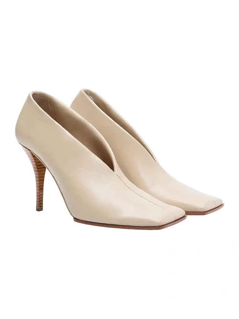 ALAΪA Square Toe Pump ALAΪA Square Toe Pump