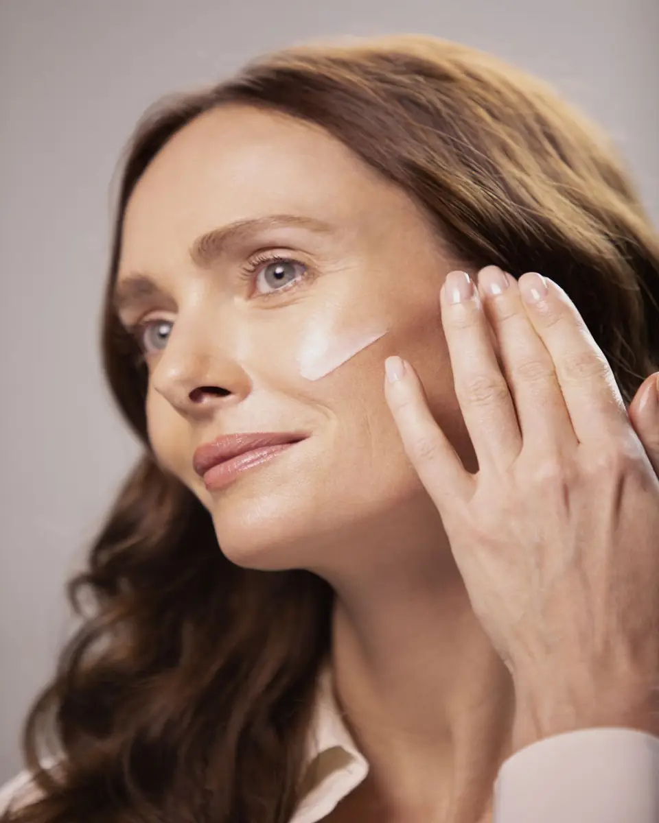 Sisley-Paris Sisleya L'Integral Anti-Age Radiance Anti-Dark Spot Serum | Thumbnail 3 Sisley-Paris Sisleya L'Integral Anti-Age Radiance Anti-Dark Spot Serum | Thumbnail 3