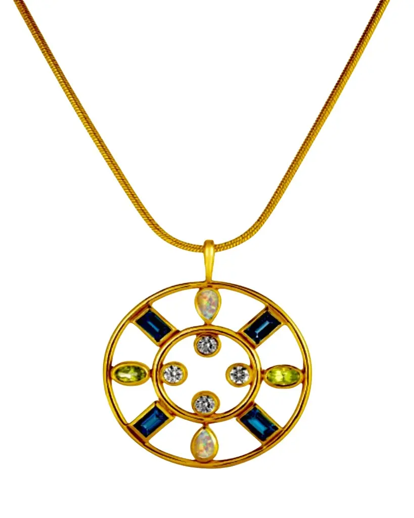 Crown Pendant Necklace with Mixed Stones Crown Pendant Necklace with Mixed Stones