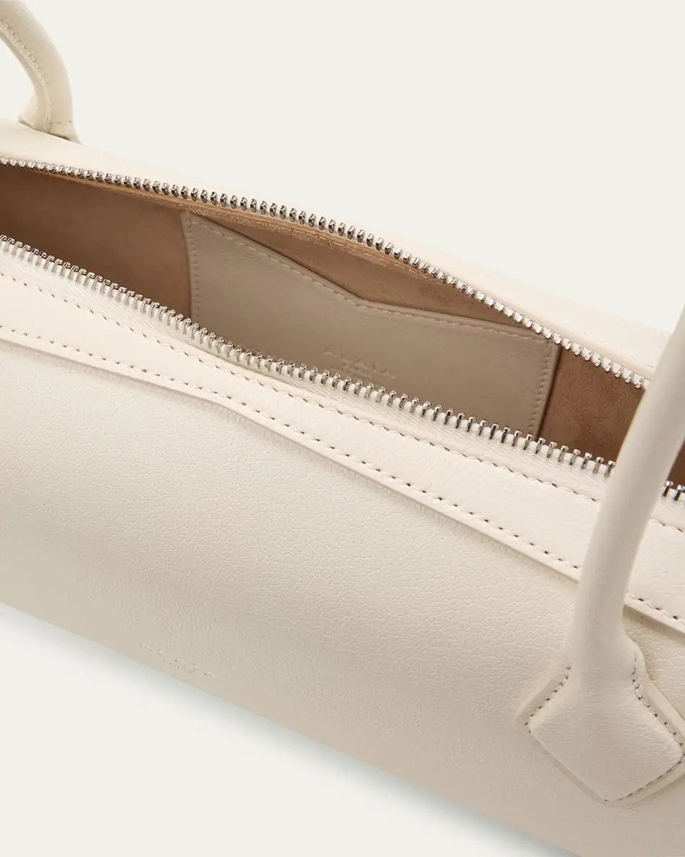 Alaïa Le Teckel Medium Shoulder Bag in Goatskin | Thumbnail 15 Alaïa Le Teckel Medium Shoulder Bag in Goatskin | Thumbnail 15