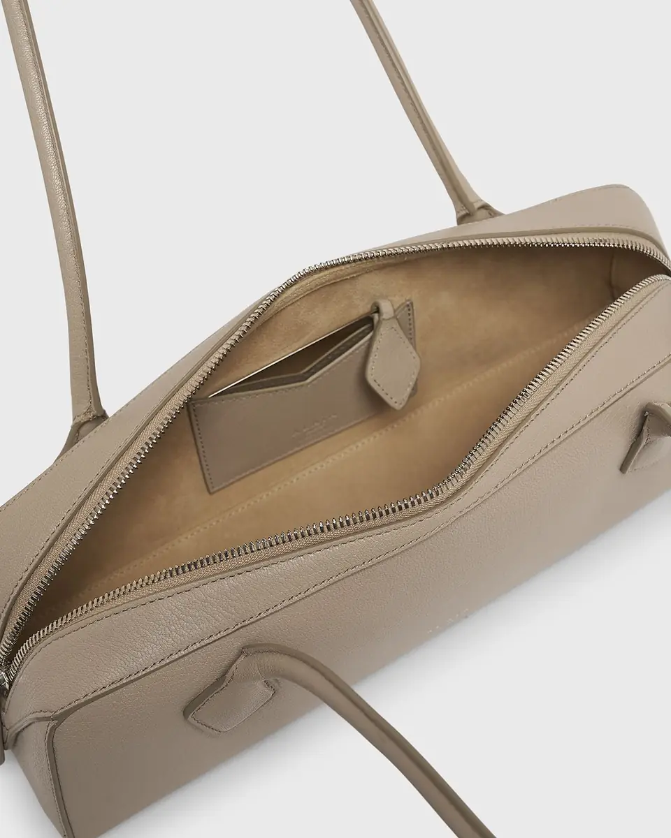 Alaïa Le Teckel Medium Shoulder Bag in Goatskin | Thumbnail 3 Alaïa Le Teckel Medium Shoulder Bag in Goatskin | Thumbnail 3