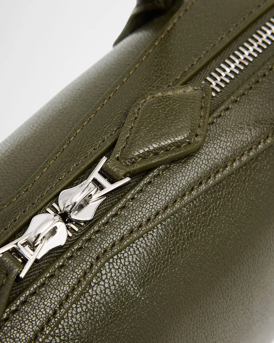 Alaïa Le Teckel Medium Shoulder Bag in Goatskin | Thumbnail 38 Alaïa Le Teckel Medium Shoulder Bag in Goatskin | Thumbnail 38