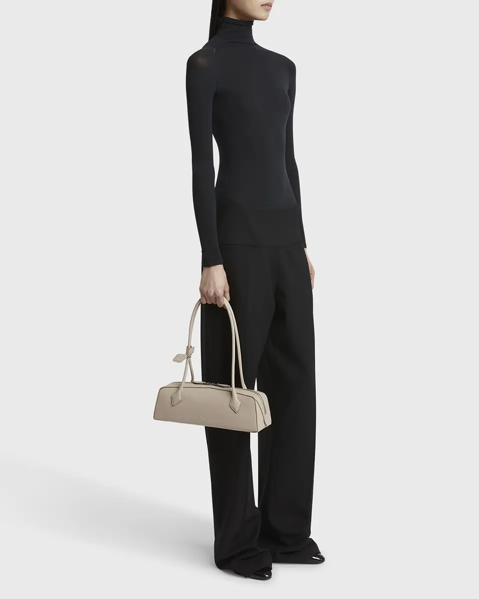 Alaïa Le Teckel Medium Shoulder Bag in Goatskin | Thumbnail 5 Alaïa Le Teckel Medium Shoulder Bag in Goatskin | Thumbnail 5