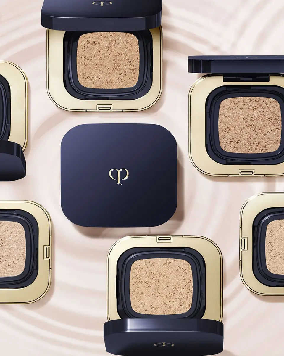 CLÉ DE PEAU BEAUTÉ Radiant Cushion Dewy Foundation Case | Thumbnail 4 CLÉ DE PEAU BEAUTÉ Radiant Cushion Dewy Foundation Case | Thumbnail 4
