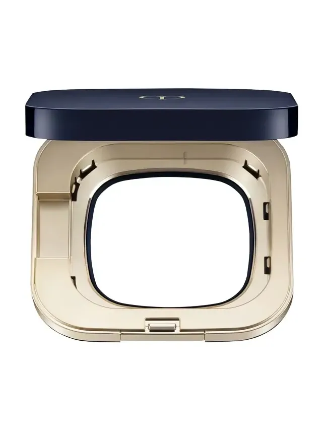 CLÉ DE PEAU BEAUTÉ Radiant Cushion Dewy Foundation Case