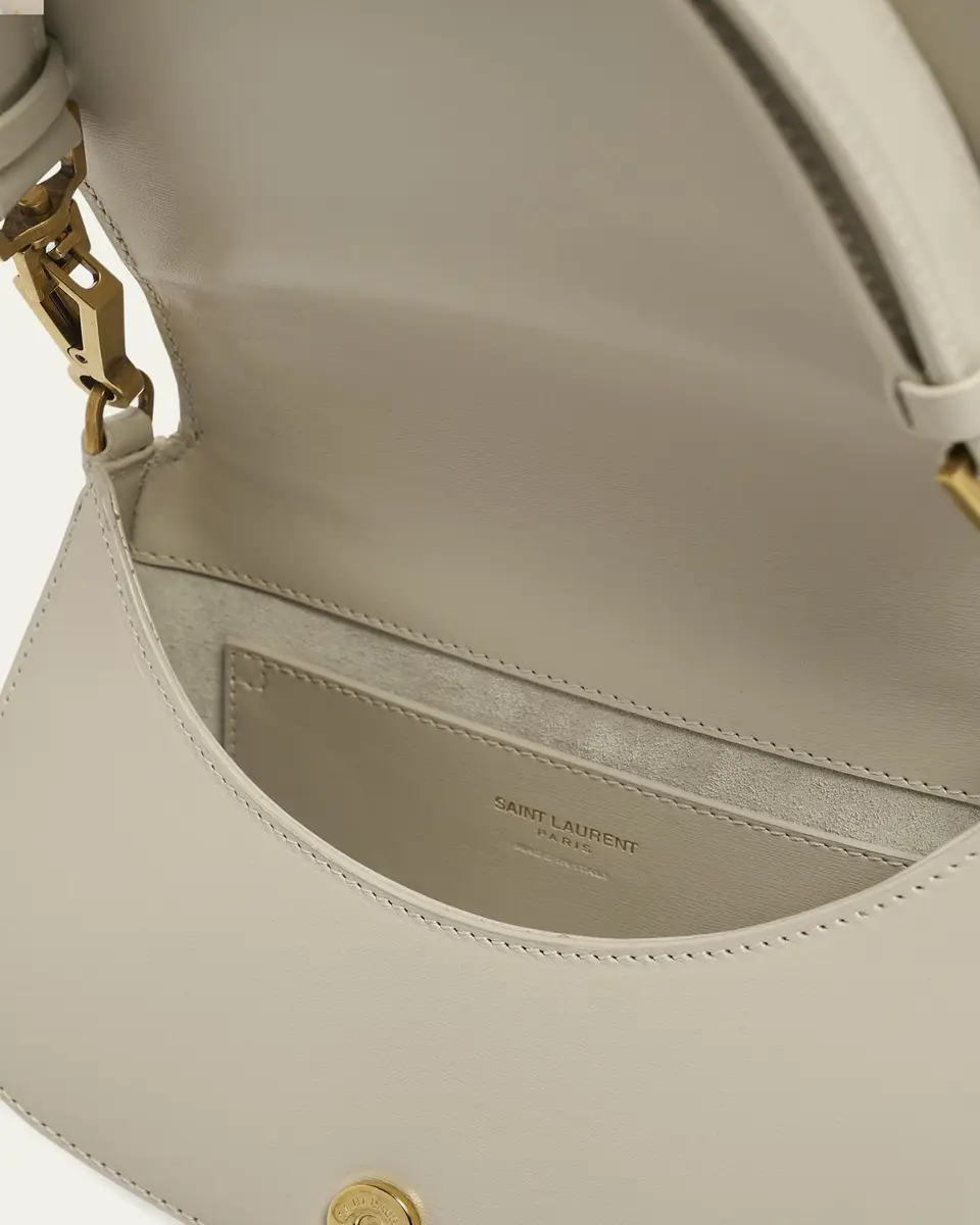Saint Laurent Voltaire Shoulder Bag in Smooth Leather | Thumbnail 11 Saint Laurent Voltaire Shoulder Bag in Smooth Leather | Thumbnail 11