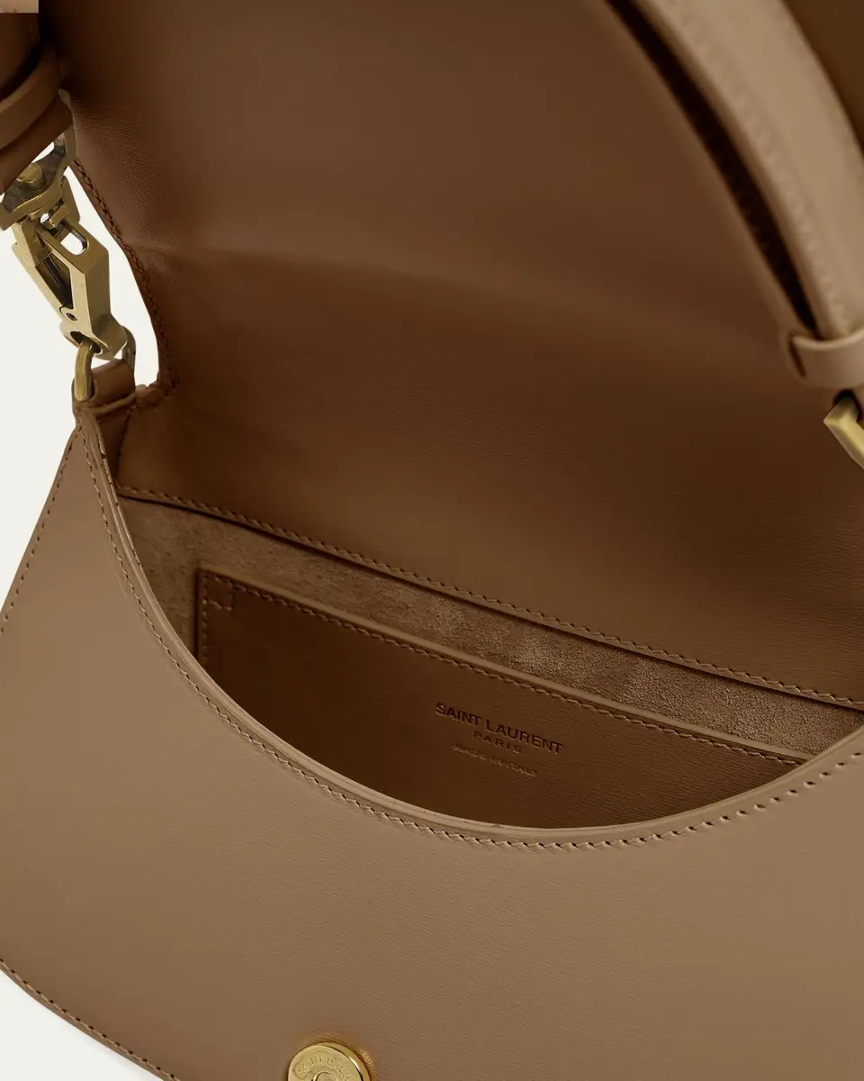 Saint Laurent Voltaire Shoulder Bag in Smooth Leather | Thumbnail 16 Saint Laurent Voltaire Shoulder Bag in Smooth Leather | Thumbnail 16