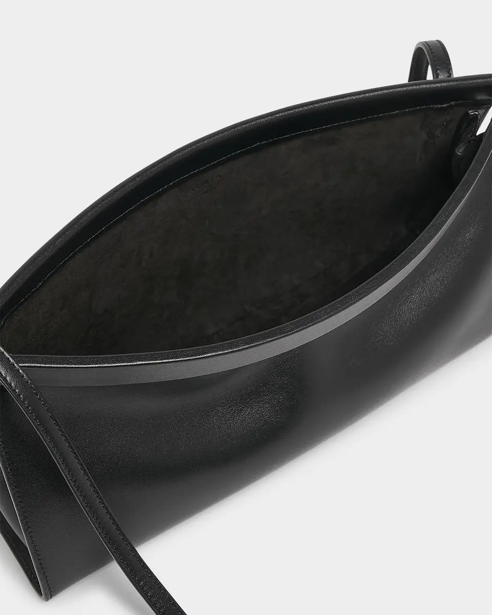 ALAÏA Le Click Medium Shoulder Bag in Glossy Leather | Thumbnail 3 ALAÏA Le Click Medium Shoulder Bag in Glossy Leather | Thumbnail 3