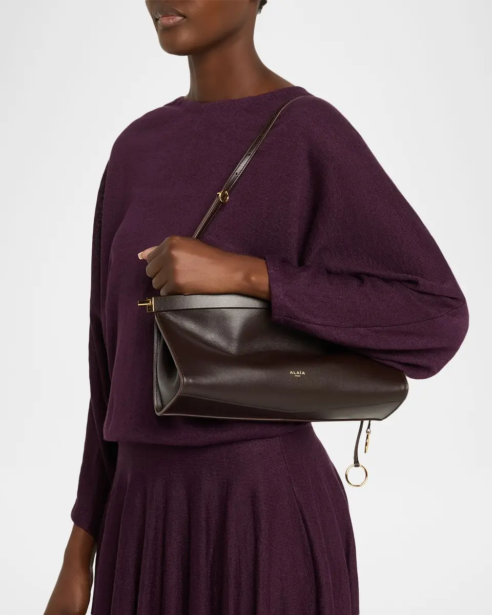 ALAÏA Le Click Medium Shoulder Bag in Glossy Leather | Thumbnail 28 ALAÏA Le Click Medium Shoulder Bag in Glossy Leather | Thumbnail 28